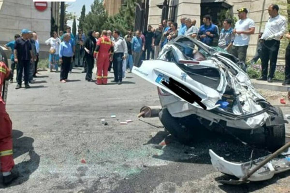 (تصاویر) زیر گرفتن ۱۱ خودرو توسط کامیونت در سعادت آباد تهران