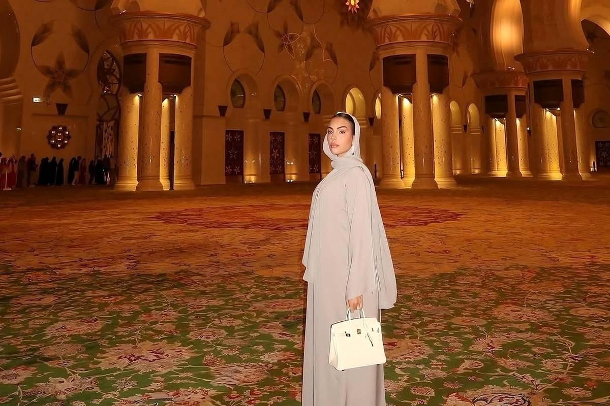 پاپاراتزی خارجی؛ حجاب همسر رونالدو در مسجد شیخ زاید ابوظبی 