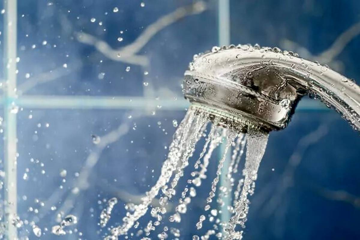در طول سرماخوردگی میتوان حمام کرد؟/ برای کاهش تب باید دوش آب سرد گرفت؟