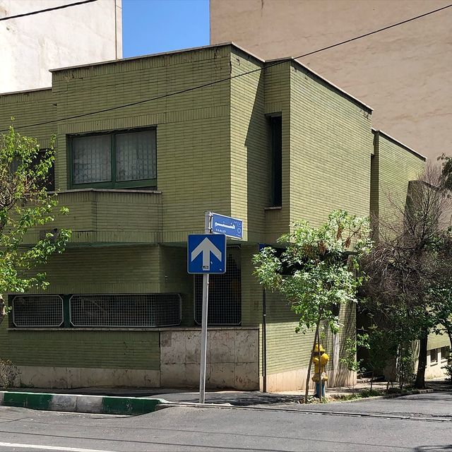 ساختمانی در سهروردی تهران که حواس همه را پرت می‌کند