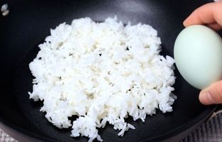 دستور پخت 4 غذا با برنج مانده به پیشنهاد آشپز چینی + ویدئو