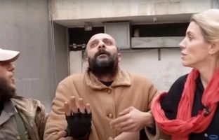 «زندانی» سوری نجات‌ یافته توسط تیم CNN شکنجه‌ گر حکومت اسد از آب درآمد + ویدیو