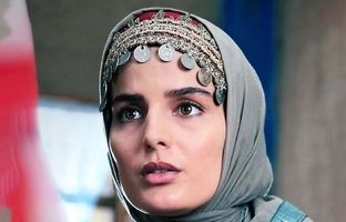 پاپاراتزی 1404؛ استایل بهاری غزاله اکرمی در طبیعت پرشکوفه