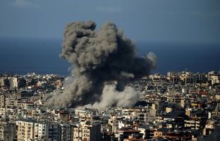  اصابت موشک هم پدربزرگ لبنانی را تکان نداد! + ویدئو