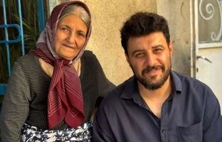 تشویق عزیز مهری توسط هومن سیدی و عوامل سریال وحشی+ویدئو
