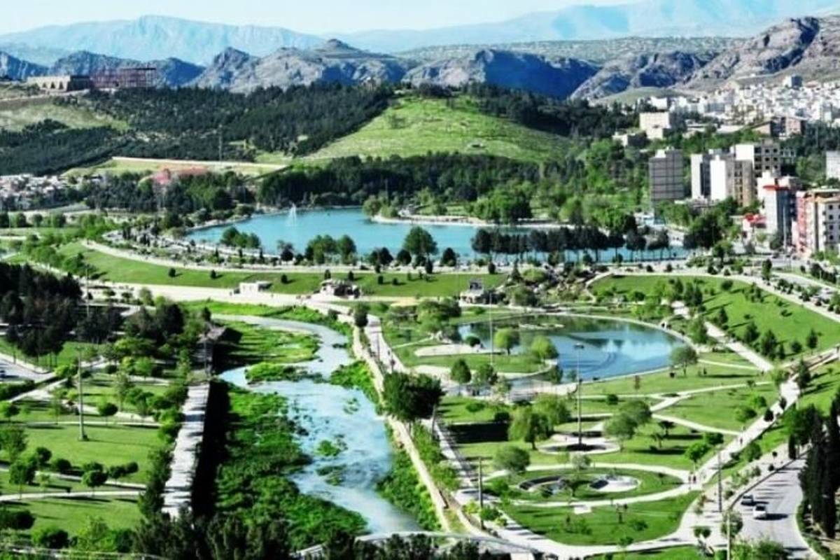 راهنمای سفر؛ خواهران فیروزه ای خرمآباد، گردشگری در قلب شهر
