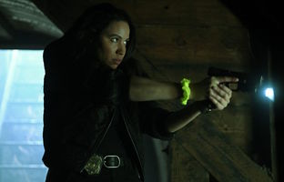 Smoke؛ جدیدترین سریال جنایی اپل تی‌وی پلاس با بازی تارون اجرتون