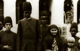 زنان ناصرالدین شاه و خواجه‌های آفریقایی آنها + عکس