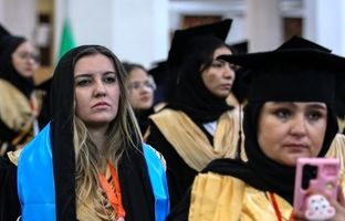  پوشش دانشجویان خارجی در حرم شاهچراغ + تصاویر