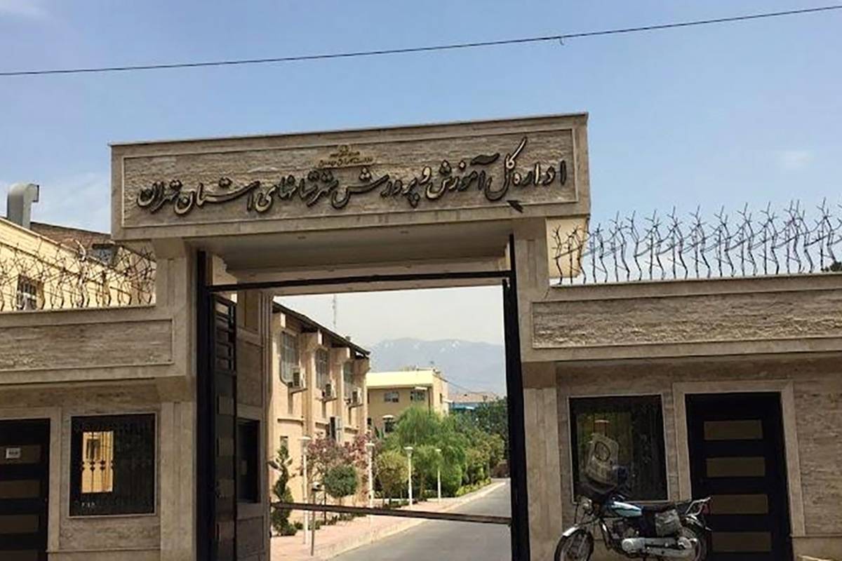 نظافت مدرسه در ازای ثبتنام فرزند؛ ماجرا چیست؟