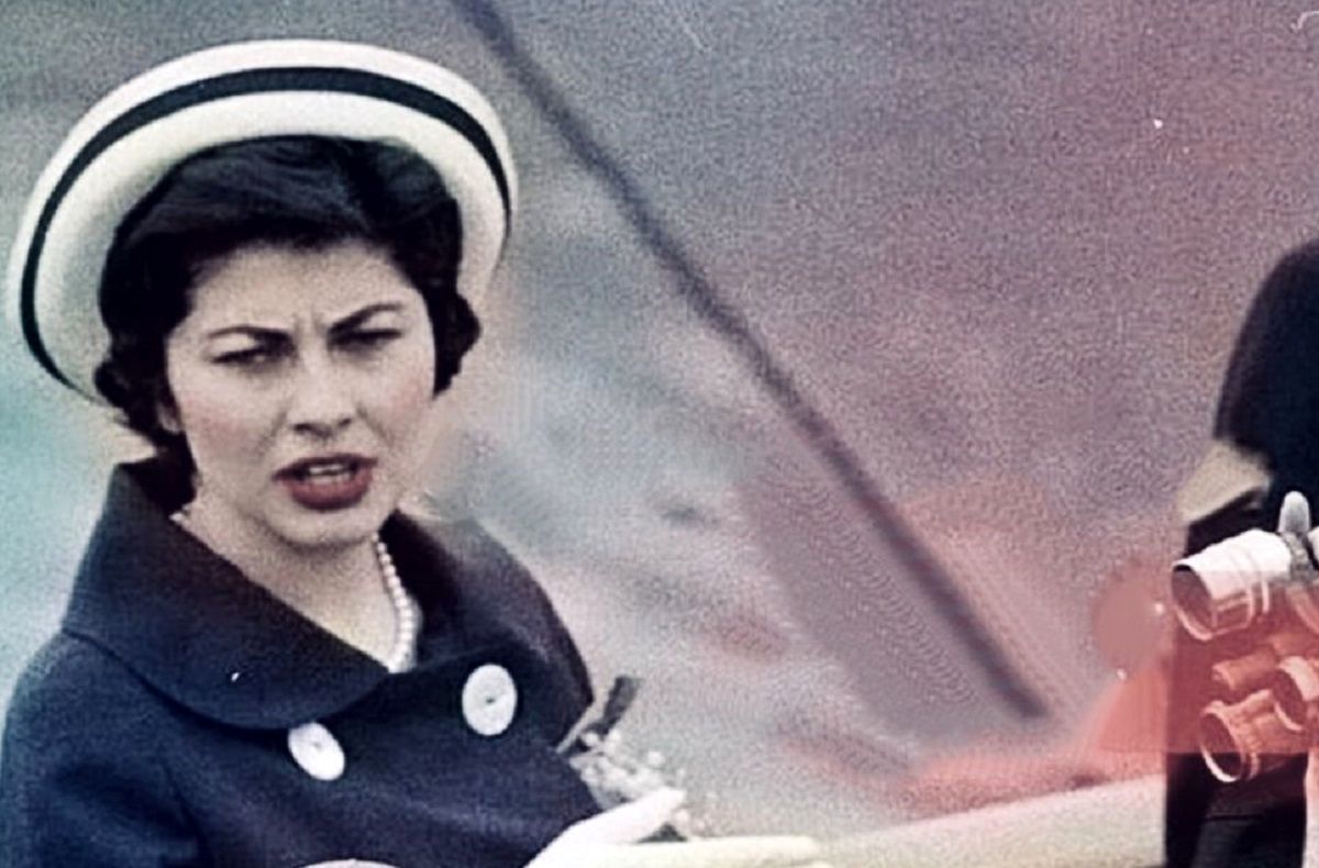 عکس قدیمی: بازدید ثریا از روستاهای اطراف رودهن در سال 1332 