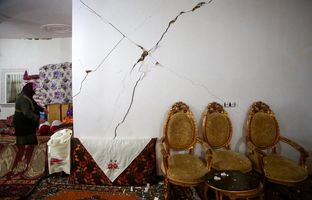  ترک خوردن خانه‌ها به دنبال زلزله پرقدرت خوزستان + ویدئو