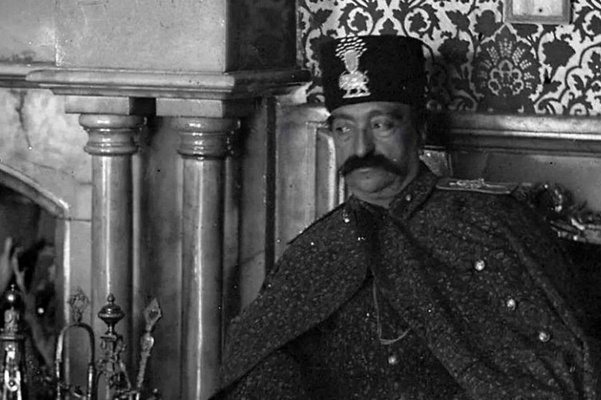 سفر در زمان؛ ژست ملوکانه ناصرالدین شاه در ۴۲ سالگی، سال ۱۳۵۱
