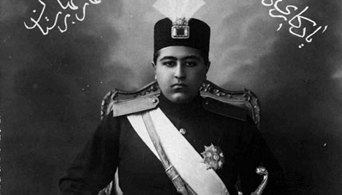 عکس قدیمی: احمدشاه در مراسم تشییع محمدعلی شاه در ایتالیا در سال 1304 