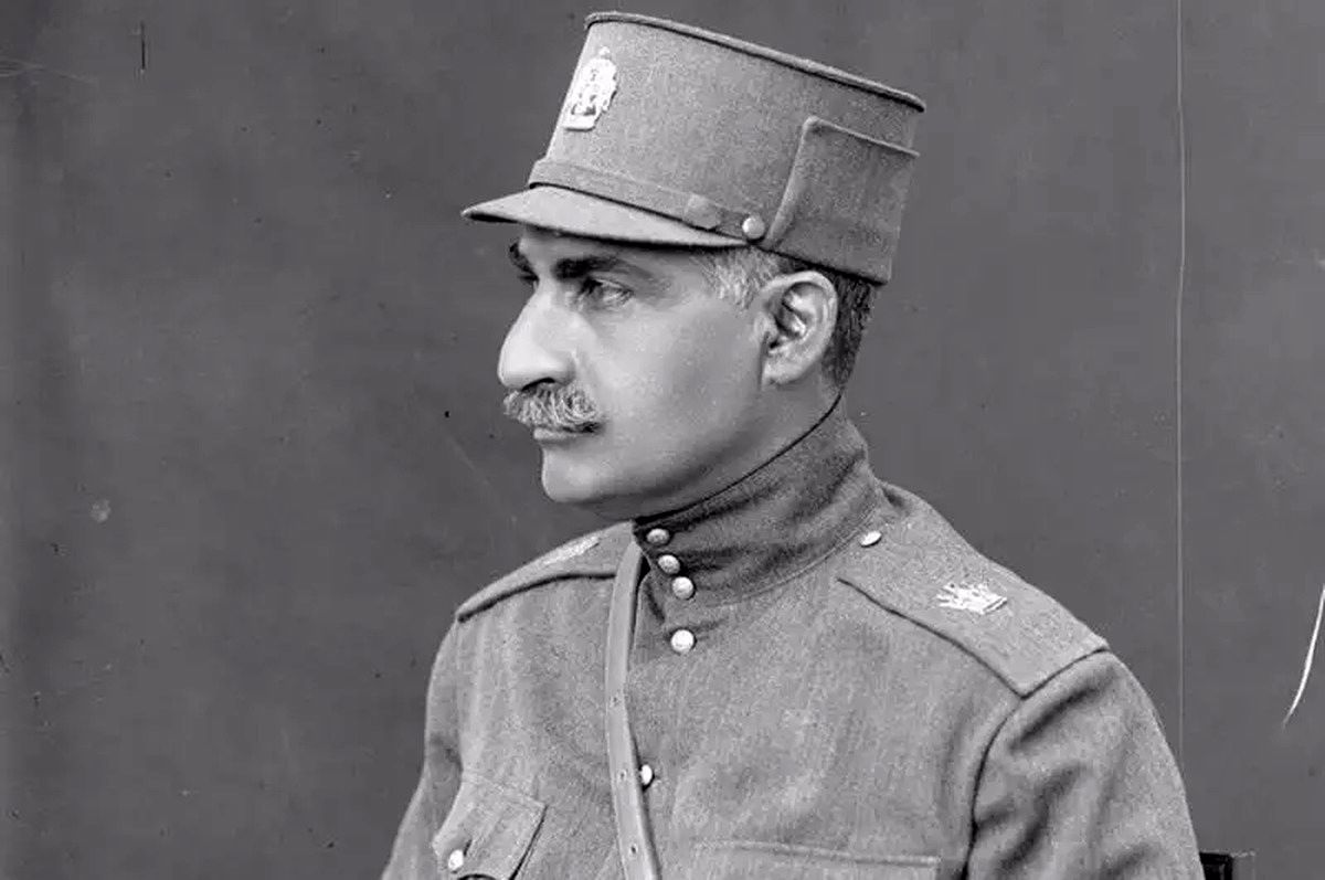 عکس قدیمی: رضا شاه در مراسم سوگند پادشاهی در مجلس موسسان در 24 آذر 1304