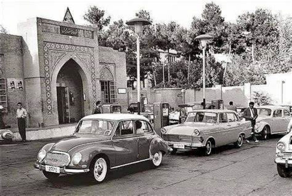 تصویر کمتر دیده شده از پمپ بنزین قدیمی میدان بهارستان 