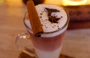 طرز تهیه چای صورتی کافه ها؛ یک نوشیدنی با طعمی متفاوت در هوای سرد
