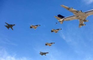  مانور جنگنده‌های نیروی هوایی ارتش در نمایشگاه هوایی کیش + ویدئو