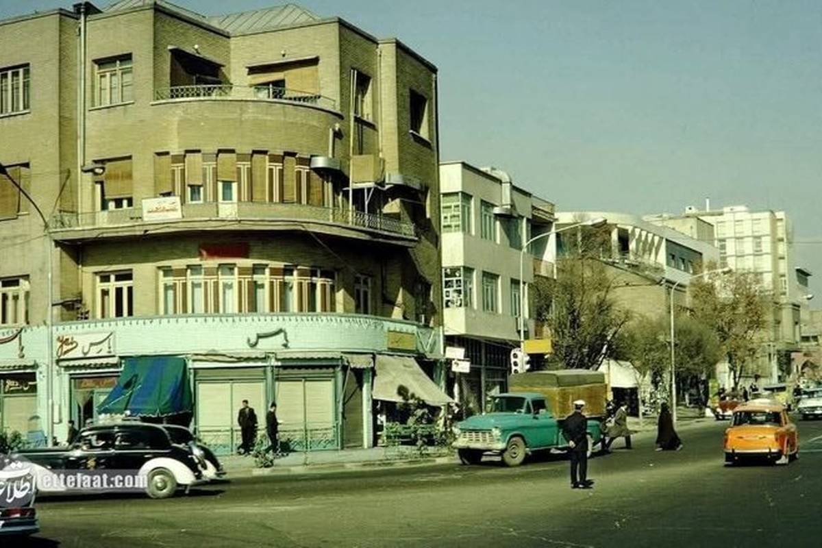 عکس قدیمی: رقابت دو قنادی در تهران در نوروز ۱۳۲۴