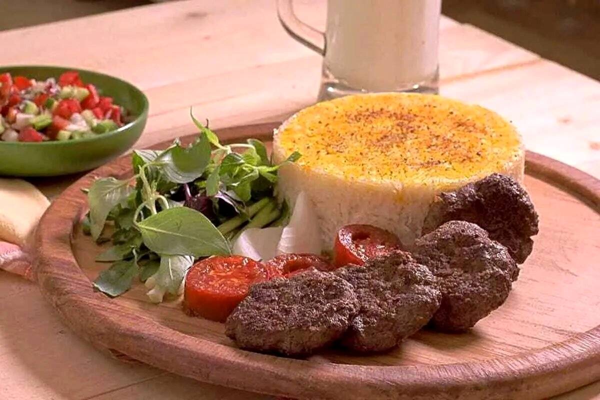 خوشمزه بپزید؛ طرز تهیه کته سماقی با کباب تابه ای مخصوص؛ یک ترکیب عالی و بی نظیر