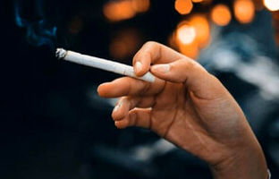 سیگار از عمر زنان بیشتر می‌کاهد یا مردان؟