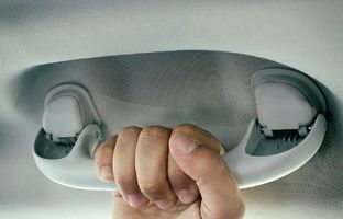 کاربرد واقعی دستگیره سقف خودرو چیست؟