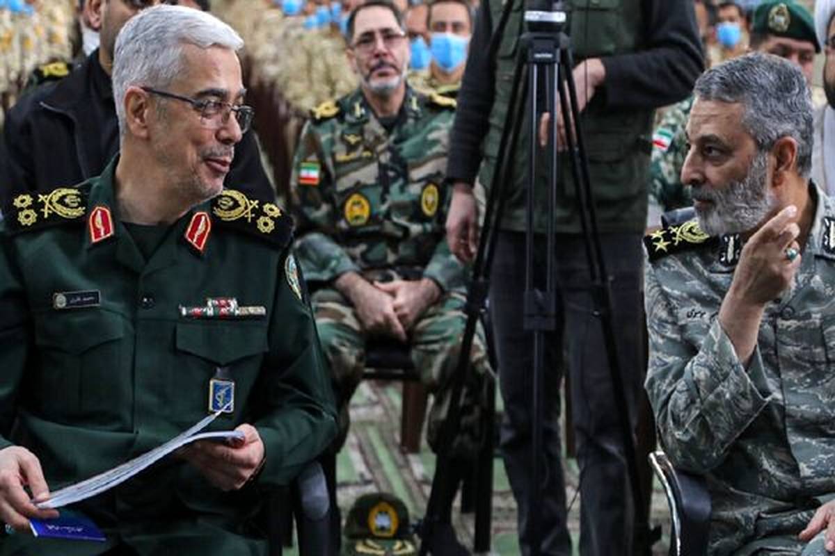 «سرلشکر باقری و سردار حاجی زاده» در کنار موشک خیبرشکن؛ سال 1403 