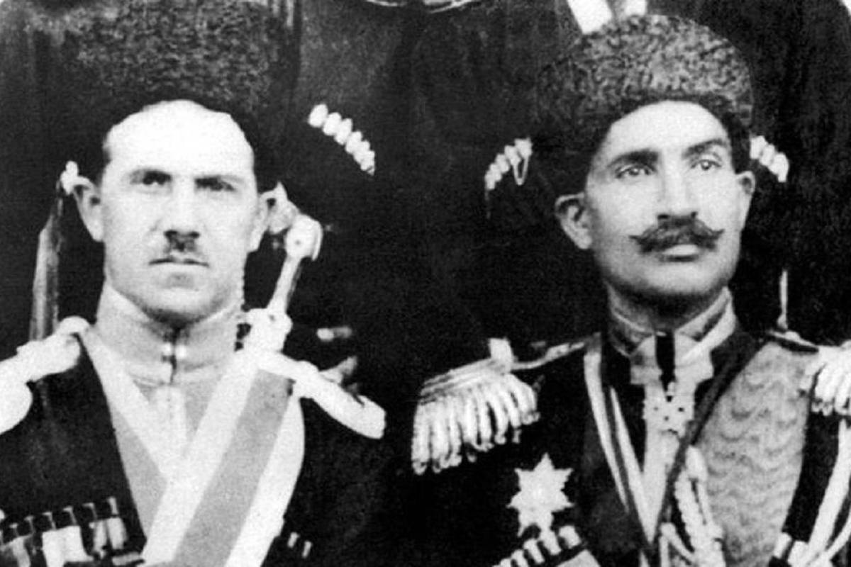 عکس قدیمی: رضاخان در جشن دانشکده افسری در سال 1302