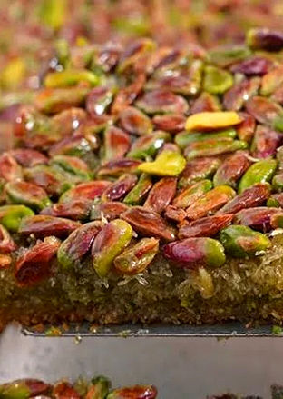طرز تهیه اسلایس پسته و نارگیل یک شیرینی مجلسی