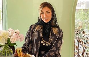 استایل به سبک سلبریتی‌‎ها؛ استایل بهاری مینا مختاری در فضایی مینیمال
