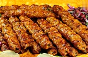 
رئیس اتحادیه غذای سنتی: عرضه کباب کوبیده با قیمت زیر صد هزار تومان، سم فروشی است
