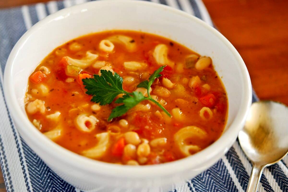 طرز تهیه سوپ ماکارانی مخصوص روزهای سرد پاییز