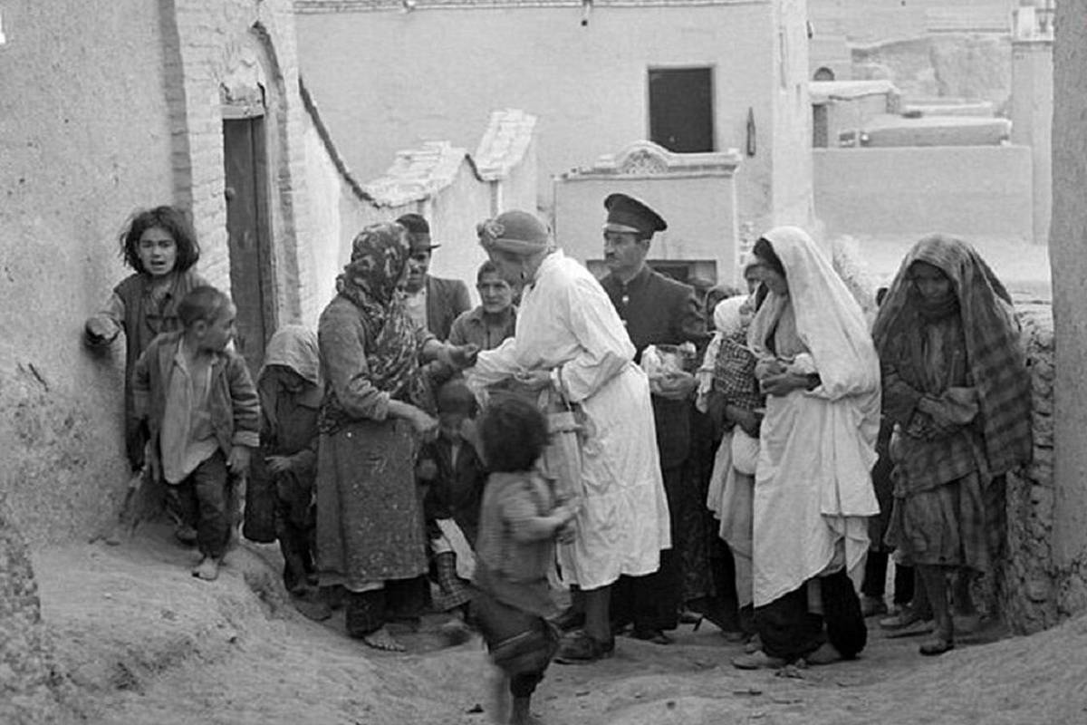 تهران، شهریور ۱۳۲۰؛ سایه روشن ترس و چکمههای بیگانه + عکس