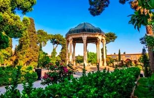 بهترین غزل‌های حافظ 1404؛ رضا به داده بده وز جبین گره بگشای!