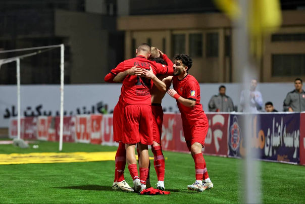 صعود تراکتور به صدر جدول با وجود ۹ بازیکن 