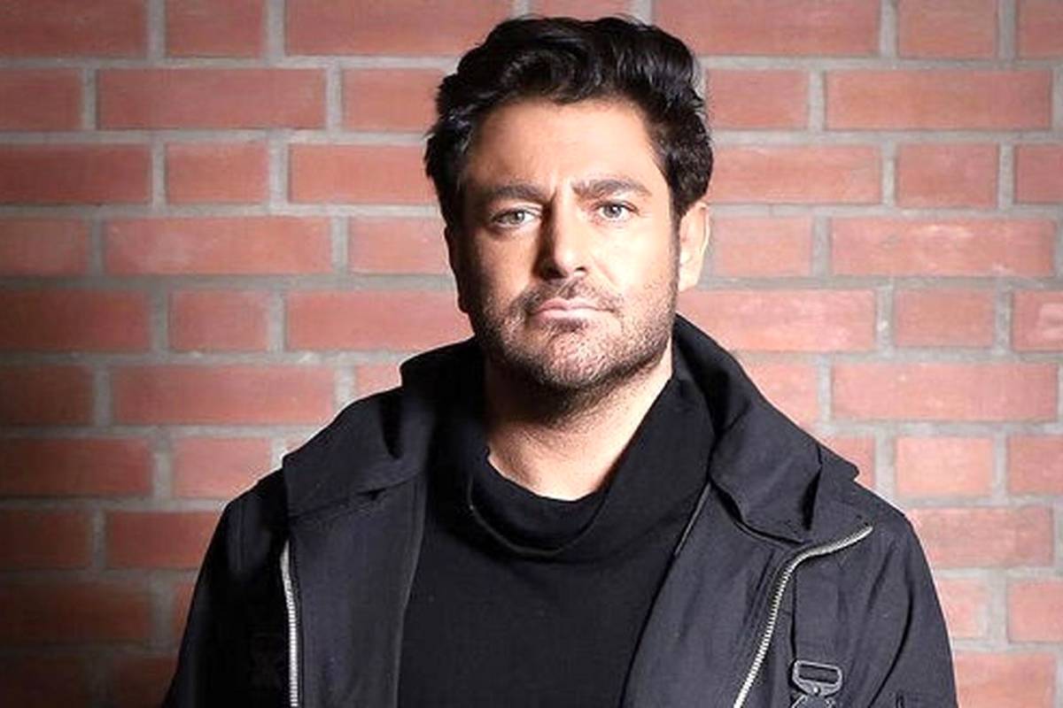 محمدرضا گلزار بالای یک برج