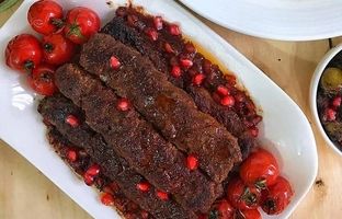 کباب تابه‌ای با سس انار؛ یک طعم متفاوت و خوشمزه