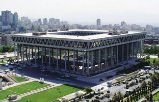 اولین عکس از ساختمان شیشه ای صدا و سیما پس از مهار آتش
