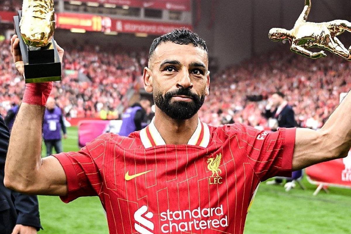 تصاویری از همسر محجبه محمد صلاح در اهدای جایزه کفش طلا