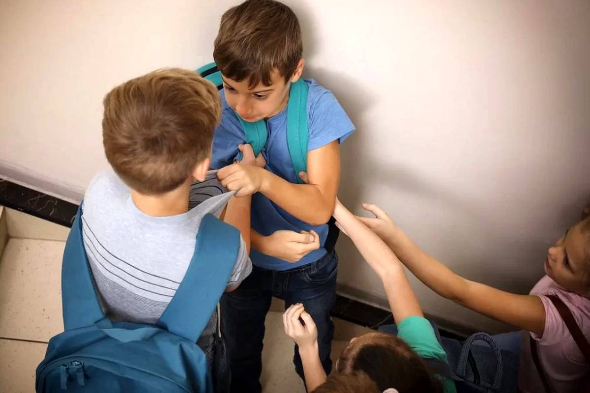 وقتی فرزندتان قربانی زورگویی میشود، چه باید بکنید؟