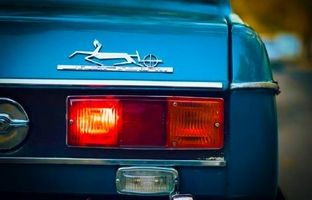اولین لوگوی طراحی شده برای یک شرکت خودروسازی در ایران + عکس