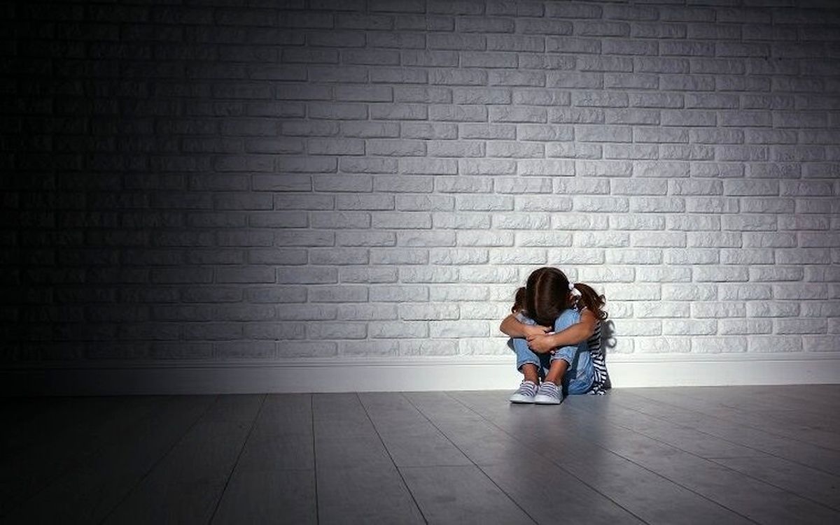 
نشانه‌های آزار جنسی در کودکان؛ آنچه والدین باید بدانند
