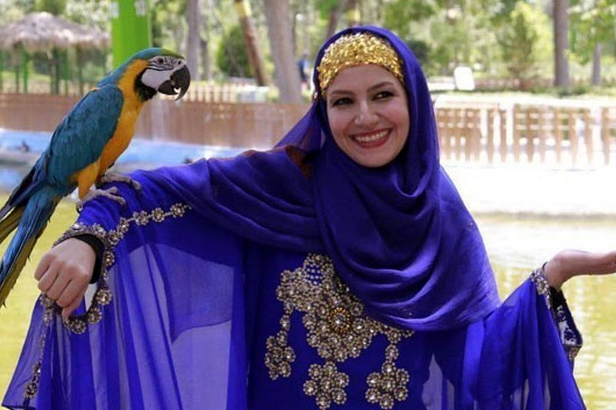  پاپاراتزی ایرانی؛ عکس شیک از خاله شادونه در جشن تولدش 