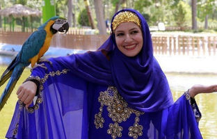  پاپاراتزی ایرانی؛ عکس شیک از خاله شادونه در جشن تولدش 