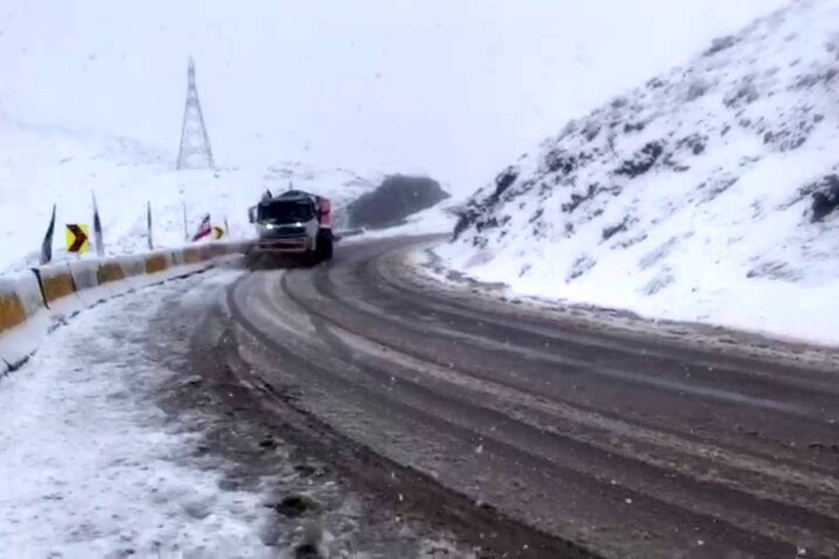 اردبیل یخ بست/ راه ۶۱۲ روستا مسدود شد