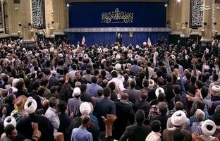 لحظه ورود رهبرانقلاب به حسینیه امام خمینی(ره) + ویدئو
