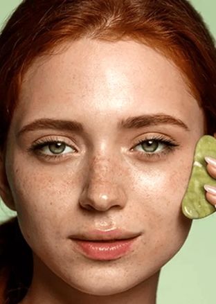 چه چیزی باعث پف صورت می‌شود + ۵ روش ساده رفع آن
