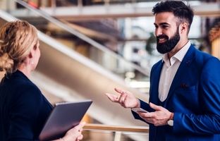 چرا مردان فکر می‌کنند که از زنان باهوش‌ترند؟