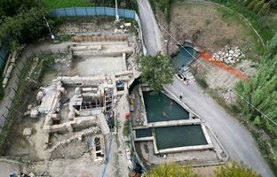 کشف مارهای 2 هزارساله در زیر حمام مقدس + عکس