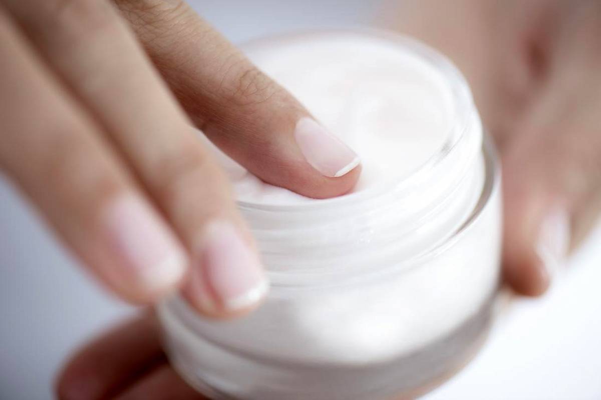 بهترین کرمهای روشنکننده پوست؛ این ۵ مدل را امتحان کنید!